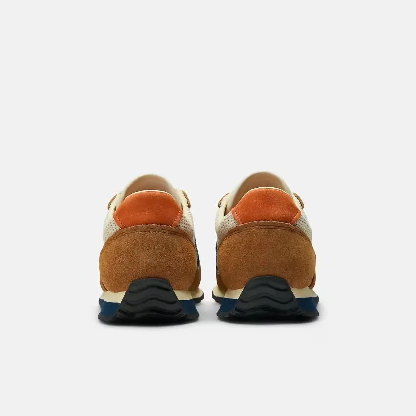 Sézane и New Balance придают модели 471 нотку французской элегантности